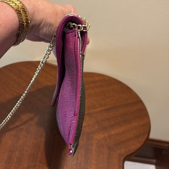 Steve Madden  Clutch Crossbody bag Vegan Leather Raspberry steel & gold metallic - Picture 6 of 14